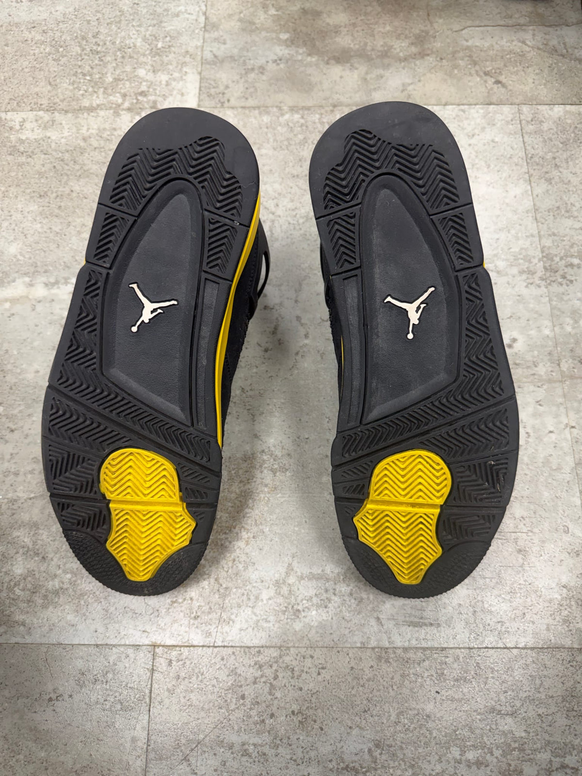 Jordan 4 Retro Thunder (2023)