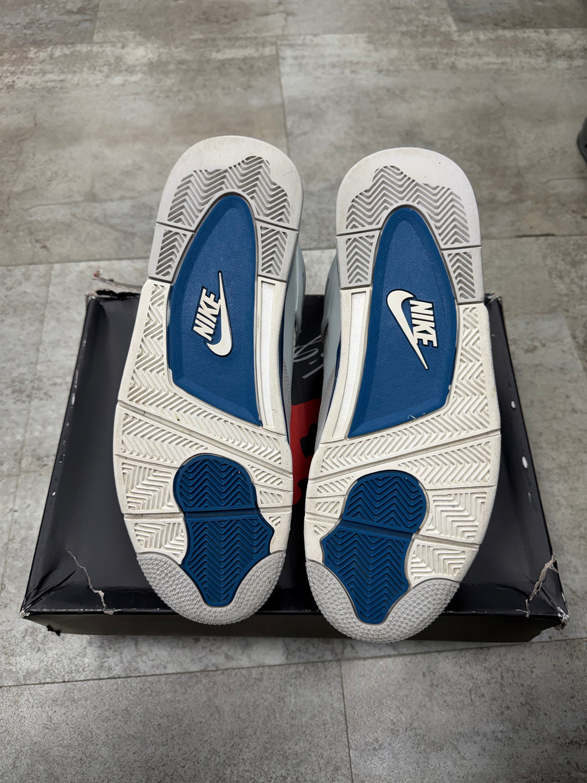 Jordan 4 Retro Military Blue (2024)