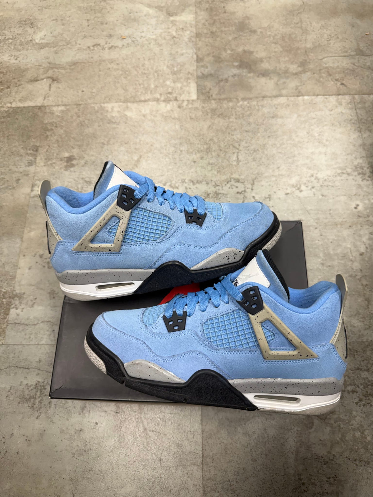 Jordan 4 Retro University Blue