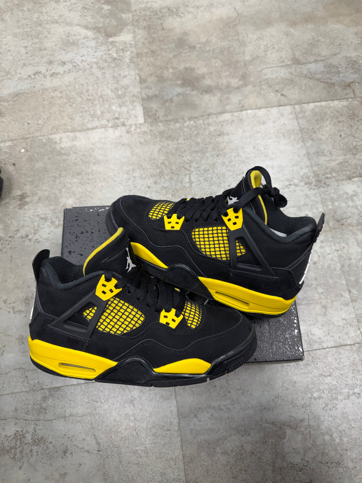 Yellow thunders